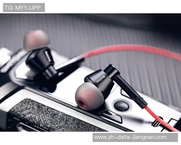 耳机足球的完美结合让你在比赛中享受沉浸式音效体验 耳机足球的完美结合让你在比赛中享受沉浸式音效体验