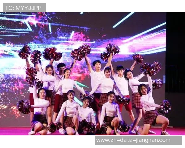 激情四溢的足球宝贝舞蹈啦啦操展现青春活力与团队精神